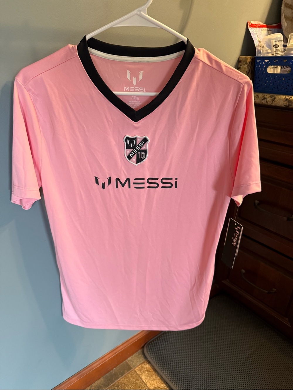 NEW Youth 14/16 Messi Pink Soccer Jersey with Black Trim
